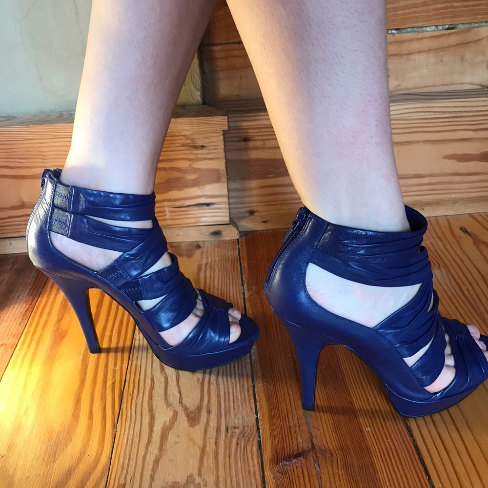 BCBGeneration Blue Fusion Plush Nappa Heel EUC 7.5 - Picture 12 of 16